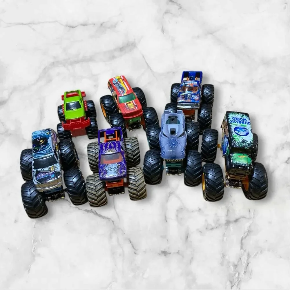 Monster Jam Hot Wheels Small Monster Trucks 1:64‎ Lot Of 7 Jurassic Bigfoot